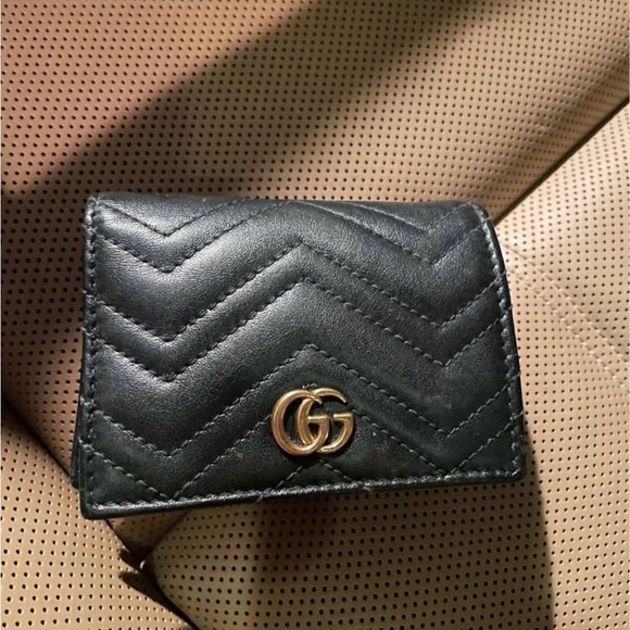 Gucci Black Quilted Crossbody Bag with Gold Accents - Picture 4 of 4